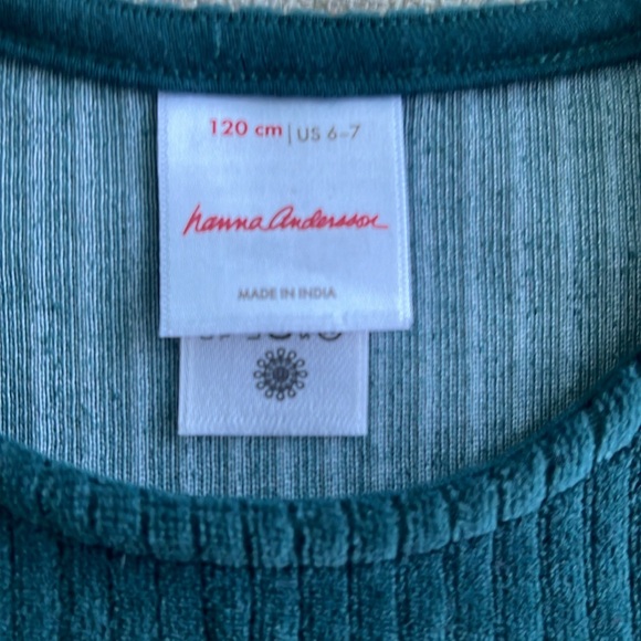 Girls green Hanna Anderson velour blouse with line detail and ruffled bottom - Picture 2 of 2